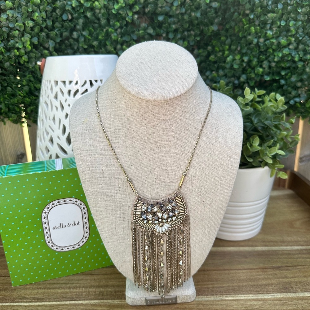 Stella & Dot Analena Pendant Necklace
